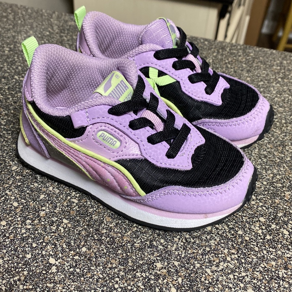 Toddler girl Pumas